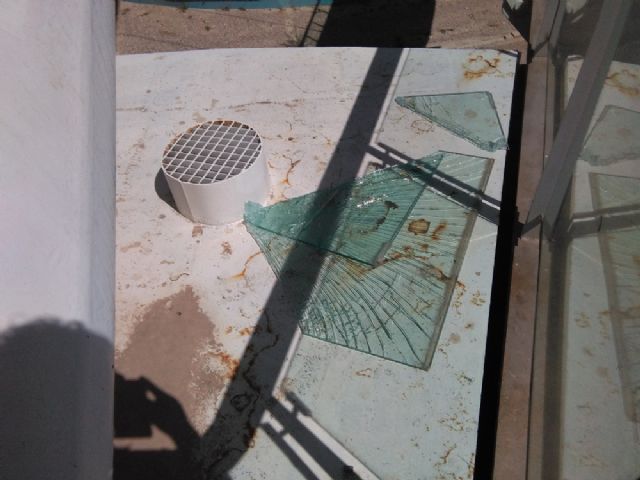 El PSOE denuncia el abandono vergonzoso al que somete el PP al entorno de la Pasarela Manterola y pide más presencia policial en la zona - 2, Foto 2