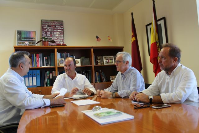 Fulgencio Pérez se reúne con representan tes de Agroseguro y de los productores de tomate de la zona de Mula - 1, Foto 1
