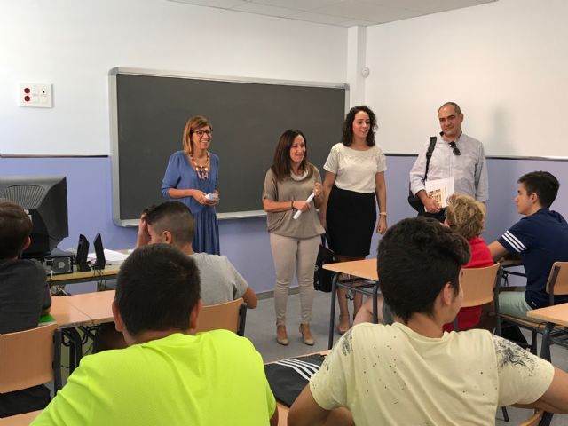 Hoy ha comenzado el curso en los Institutos de Educación Secundaria del municipio - 2, Foto 2