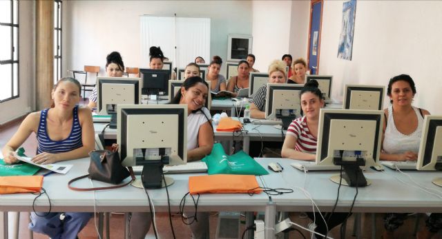 Quince personas acceden al Certificado de Profesionalidad de Limpieza en Alcantarilla - 1, Foto 1