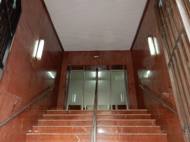 El Centro de Especialidades de El Carmen mejor a la accesibilidad a sus usuarios con la eliminación de la escalera principal - 2, Foto 2