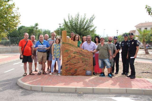 Una escultura del Castillo elaborada por el centro Psicosocial decora desde hoy el Parque Infantil de Trfico, Foto 3