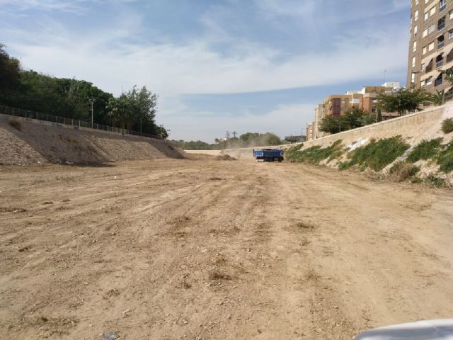 El Ayuntamiento limpieza ramblas y solares para evitar colapsos ante las previsiones de gota fría - 1, Foto 1