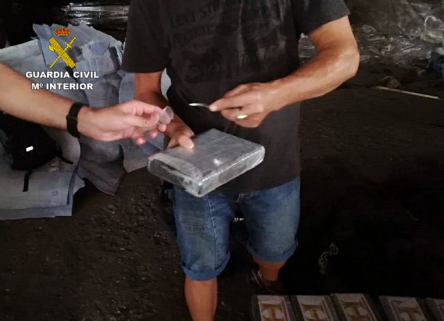 La Guardia Civil intercepta un camión con 127 kilos de cocaína en Lorca - 5, Foto 5