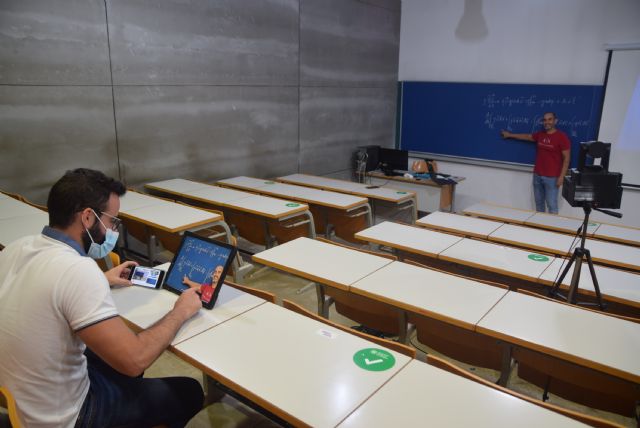 Un catedrático de la UPCT crea un dispositivo que ayuda a personas con discapacidad visual o auditiva a seguir las clases - 1, Foto 1
