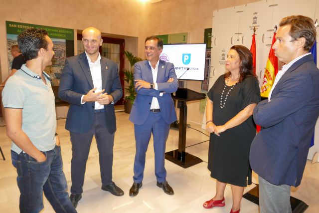 El Ayuntamiento apuesta por el baloncesto con la firma de un convenio publicitario entre AparcaMurcia y la Asociación Deportiva Infante - 5, Foto 5