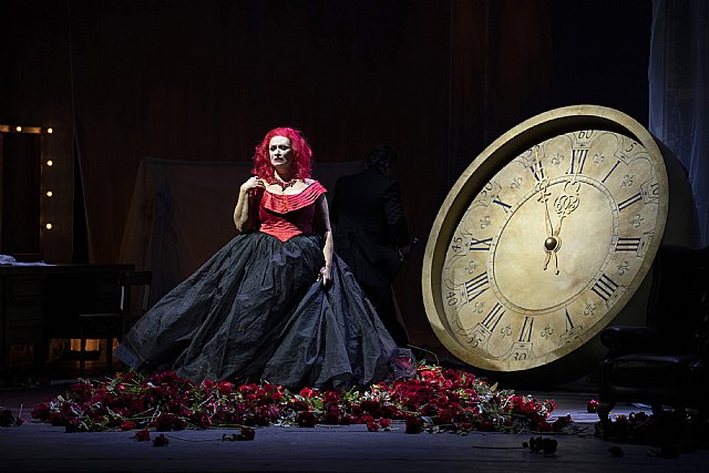 01 WNO The Makropulos Affair-Ángeles Blancas ©Richard Hubert Smith 2511, Foto 1