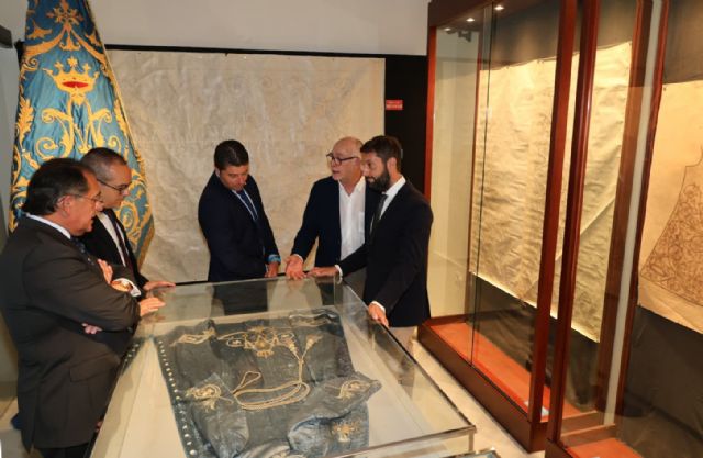 Una exposición inédita muestra los bocetos que dieron lugar a bordados, carros, tronos e imágenes del Paso Azul de la Semana Santa de Lorca - 1, Foto 1