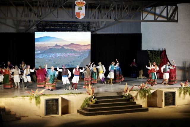 El Festival Nacional de Folclore rinde homenaje a la historia del Grupo de Coros y Danzas de Santomera - 1, Foto 1
