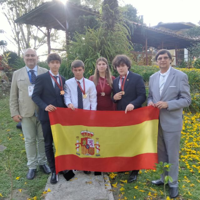 Álvaro Murciano de Murcia, Medalla de oro en Olimpiada Iberoamericana de Biología - 2, Foto 2