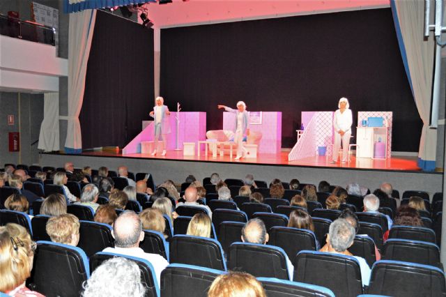 Muchas risas en la segunda obra a concurso del 'VII Certamen Nacional de Teatro Amateur Juan Baño' - 4, Foto 4