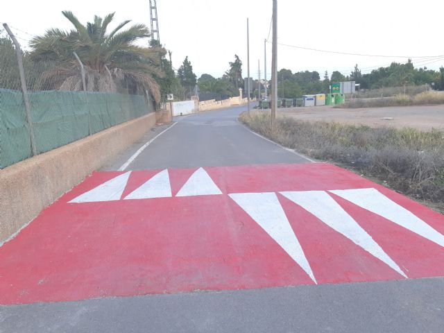 They build several jumps or speed bumps on the Camino de la Torreta in order to ensure the safety of pedestrians and residents of the area, Foto 2