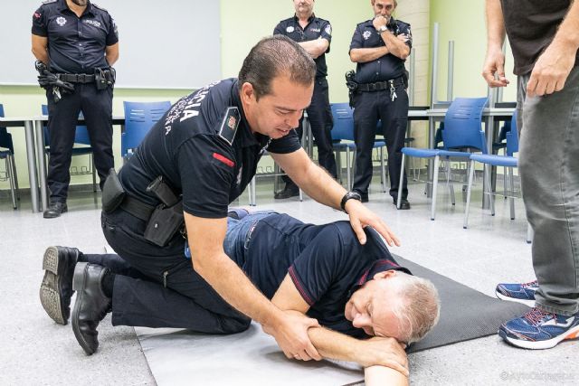 La ESPAC actualiza la formación en primeros auxilios y uso del desfibrilador de los empleados municipales - 1, Foto 1