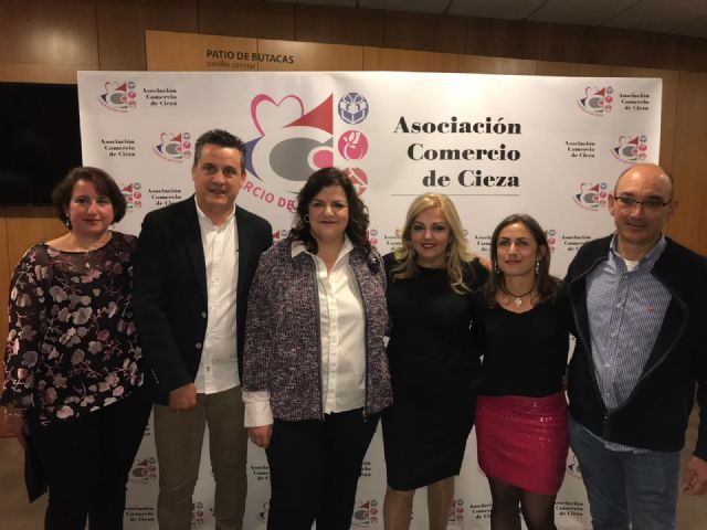 La Concejalía de Comercio y la Asociación de  Comerciantes se dan la mano  una vez más en la dinamización del sector - 1, Foto 1