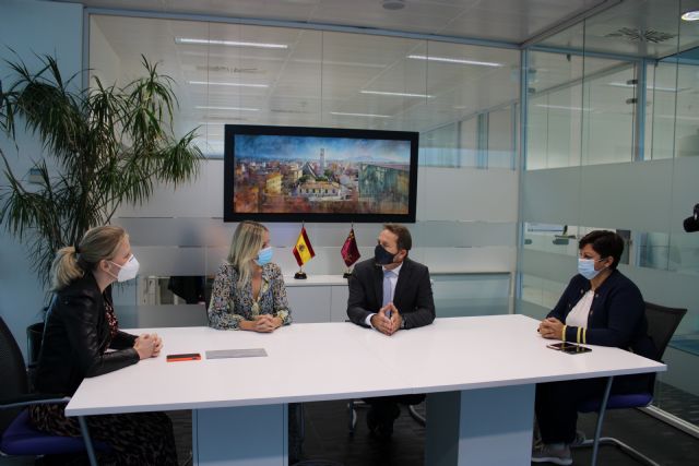 Martínez Vidal visita Torre Pacheco para conocer la situación del comercio e informar de las ayudas puestas en marcha por la crisis sanitaria - 1, Foto 1