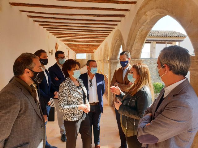 La colaboración del Gobierno regional completará las obras de restauración de las cubiertas y fachadas de la Basílica de la Vera Cruz de Caravaca iniciadas con fondos del 1,5% Cultural del Ministerio de Fomento y del Ayuntamiento - 3, Foto 3