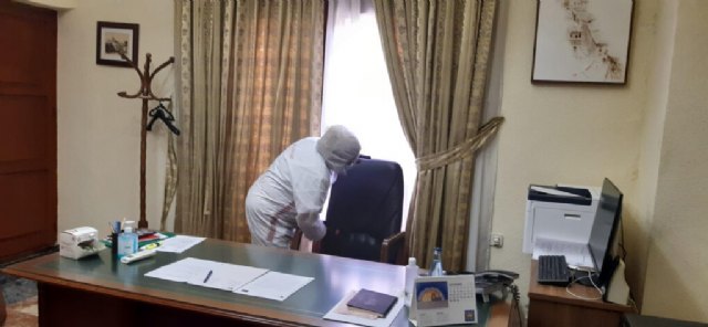 Labores de desinfección en las instalaciones del Ayuntamiento de Mula tras el positivo del alcalde - 2, Foto 2