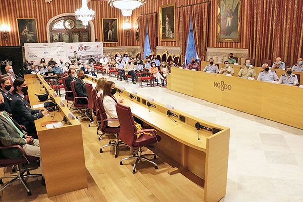 El Salón de Plenos del Ayuntamiento de Sevilla ha acogido una ponencia sobre la Vigilancia Espacial en el Ejército del Aire y el papel de la mujer - 4, Foto 4