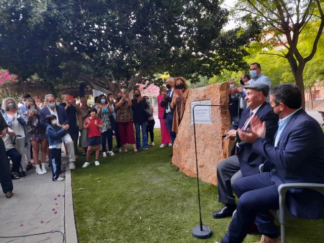 El Ayuntamiento instala un monolito en la Plaza de las Flores en honor al querido vecino 'Diego de las Flores' - 2, Foto 2