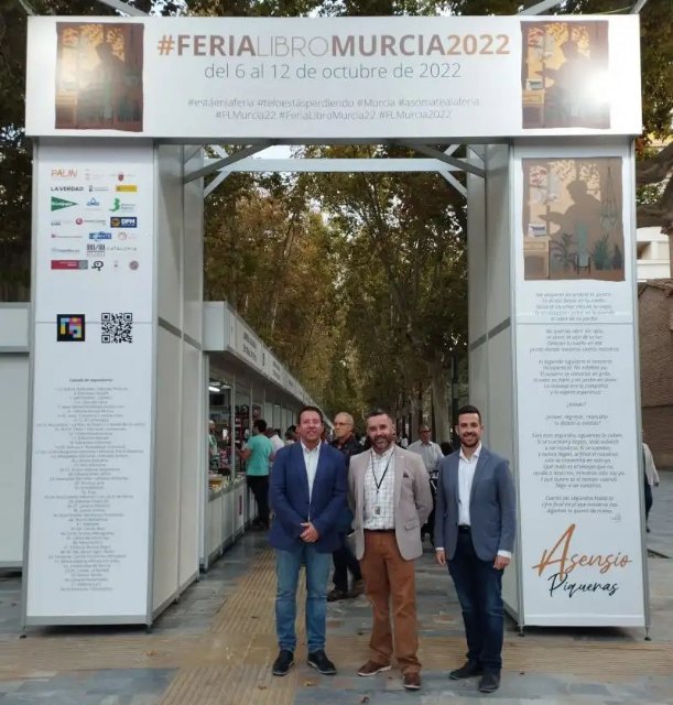 Juan Jesús Moreno visita la Feria del Libro de Murcia - 1, Foto 1