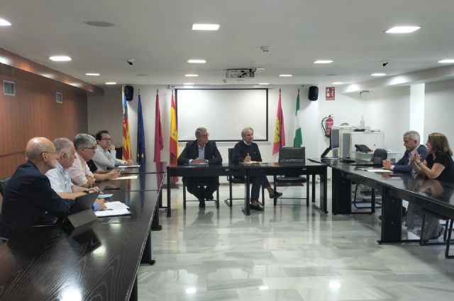 El presidente de la CHS mantiene una reunión con los alcaldes de San Pedro del Pinatar y El Pilar de la Horadada - 1, Foto 1