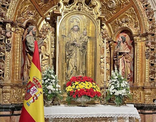 La Virgen del Pilar se venera en su capilla propia en la Catedral de Sevilla, que perteneció al linaje de los Pinelo a partir del siglo XVI - 1, Foto 1