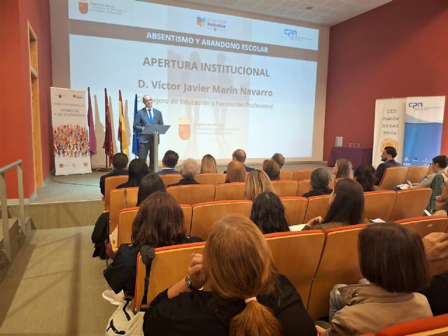 Más de 200 profesionales se reúnen en Lorca en una jornada sobre absentismo escolar y abandono educativo - 2, Foto 2