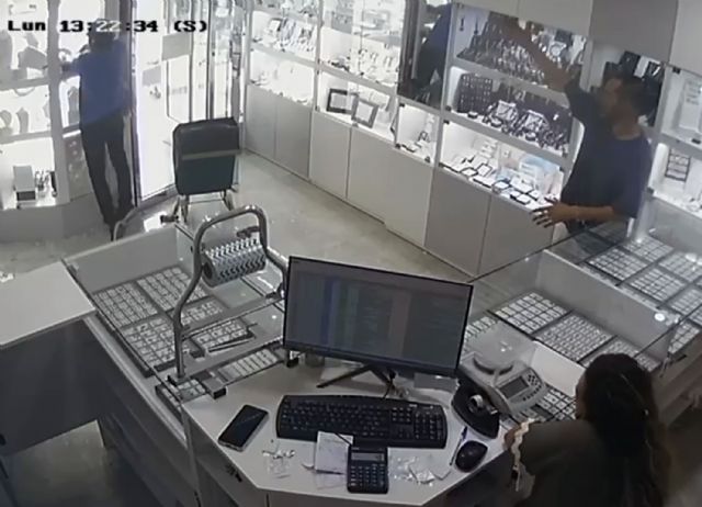 La Guardia Civil detiene a los dos hombres que asaltaron una joyería en Águilas - 2, Foto 2