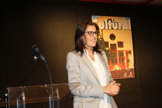 La conferencia de María Senena Corbalán en el ciclo Cehegín Cultural reúne a unas trescientas personas en la Casa de la Cultura - 2, Foto 2