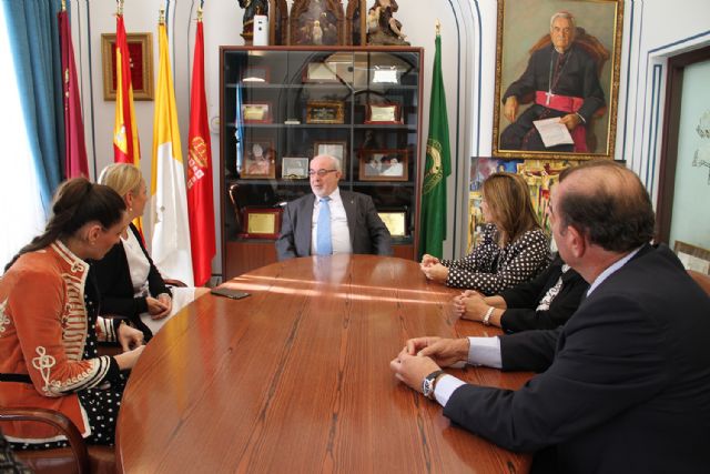 AMEFMUR concede su mención de honor a José Luis Mendoza, presidente de la UCAM, por su apoyo al colectivo de la empresa familiar - 1, Foto 1
