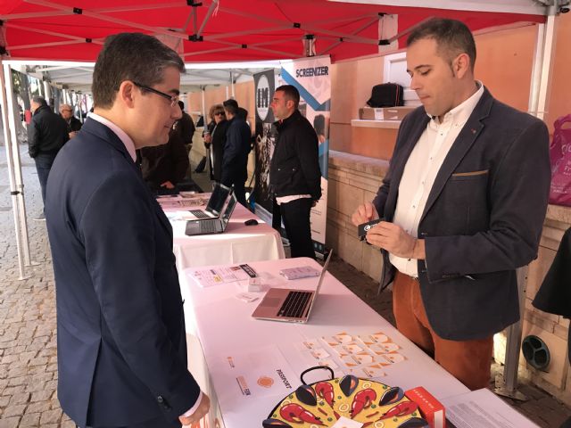 Un centenar de emprendedores murcianos sacan a la calle sus ideas de negocio en la II Feria de Proyectos Empresariales - 1, Foto 1