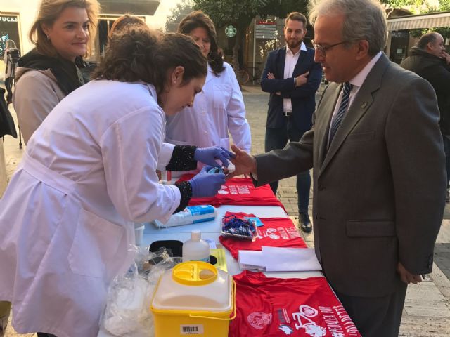 El Ayuntamiento imparte formación para capacitar a las instalaciones deportivas de un kit glucomer - 3, Foto 3