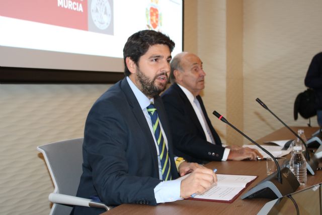 López Miras asiste a la conferencia ´Europa, ¿un proyecto en crisis? ´ a cargo de Miquel Roca Junyent - 2, Foto 2