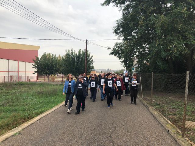 Un centenar de mayores de La Albatalía caminan contra la Violencia de Género - 3, Foto 3