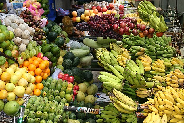 El precio de las frutas frescas, las prendas de vestir y el calzado de los niños y niñas se ha disparado en el mes de septiembre, Foto 1