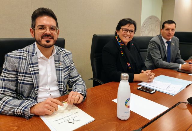 El PSOE logra que la Asamblea apruebe el programa 'Centros educativos libres de plástico' y un plan de transporte escolar en secundaria postobligatoria - 1, Foto 1