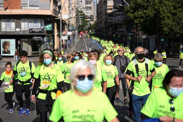 La marea verde contra el cáncer vuelve a llenar con su solidaridad las calles de Murcia - 4, Foto 4