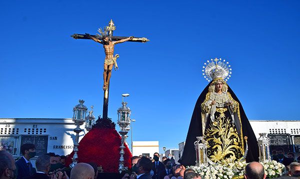 Traslado de los titulares de la Hermandad de la Vera-cruz de Alcalá del Río al cementerio de San Antonio - 1, Foto 1