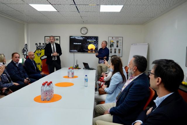 Santomera muestra a la Comisión Europea el sistema de procesado de cítricos para la obtención de aceite esencial - 2, Foto 2