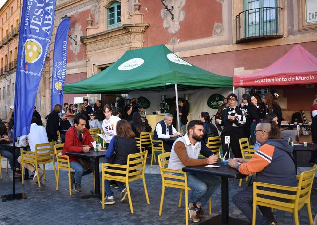 Jesús Abandonado lleva su iniciativa 'Café Solidario' a la calle para sensibilizar sobre la soledad no deseada - 1, Foto 1