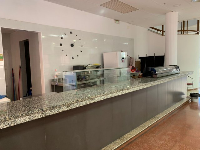 Finaliza, de mutuo acuerdo, el contrato de servicios del bar-cafetería en el Centro Municipal de Personas Mayores de la plaza Balsa Vieja, Foto 1