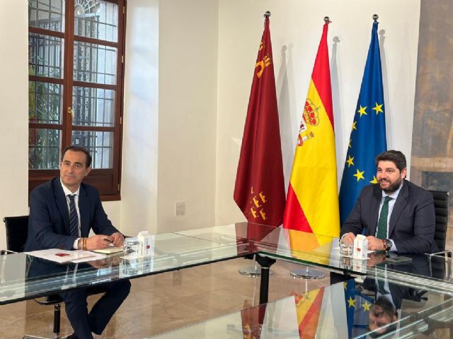 Víctor López se reúne por primera vez con el presidente López Miras como representante de los municipios de la región - 1, Foto 1