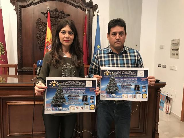 La Asociación Nuevos Lorquinos organiza para el domingo una entrega solidaria de 1.200 juguetes con el fin de que ningún niño se quede sin regalo esta Navidad - 1, Foto 1