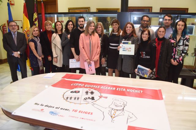 Entregados los premios de los concursos de Consumo Responsable y Tu, mi, nuestra Universidad, convocados por la UMU - 1, Foto 1