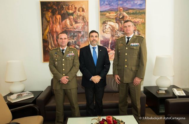 El alcalde y el nuevo coronel del Regimiento de Artilleria manienen su primer encuentro - 1, Foto 1