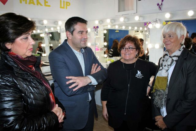 Puesta en funcionamiento de la nueva Aula de Estética en el Centro de Educación de Adultos de Alcantarilla, así como la remodelación de instalaciones - 2, Foto 2