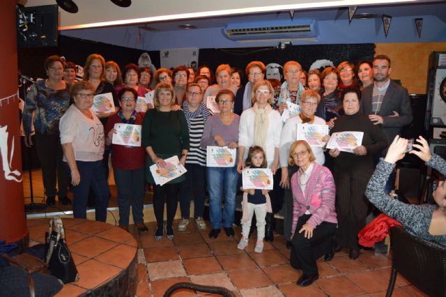 La asociación de mujeres Isabel González le da un año más su toque dulce a la Navidad - 1, Foto 1