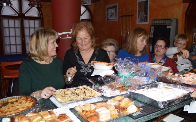 La asociación de mujeres Isabel González le da un año más su toque dulce a la Navidad - 2, Foto 2