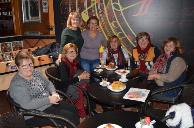 La asociación de mujeres Isabel González le da un año más su toque dulce a la Navidad - 5, Foto 5