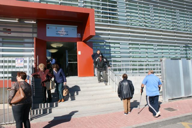 El alcalde se reúne con el consejero de Salud para trasladarle numerosas demandas en materia sanitaria para el municipio de Totana - 3, Foto 3